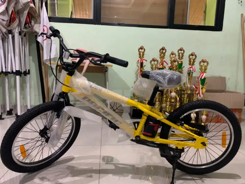 Sepeda BMX Pacific Hotshot B2W 20 Inchi