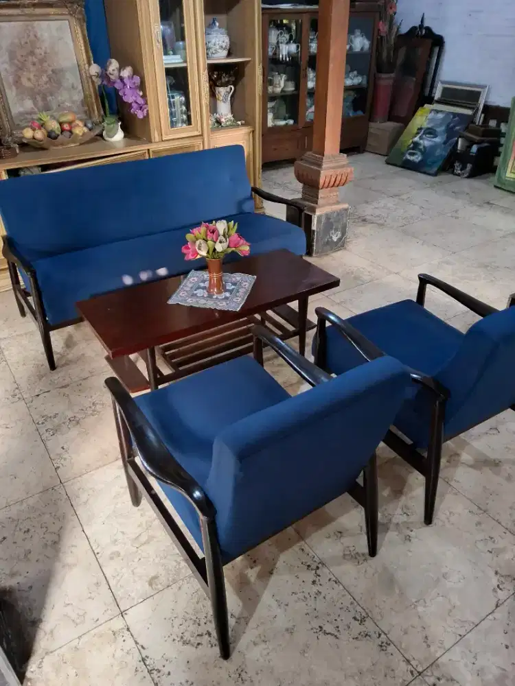 Satu Set Kursi Jati Vintage