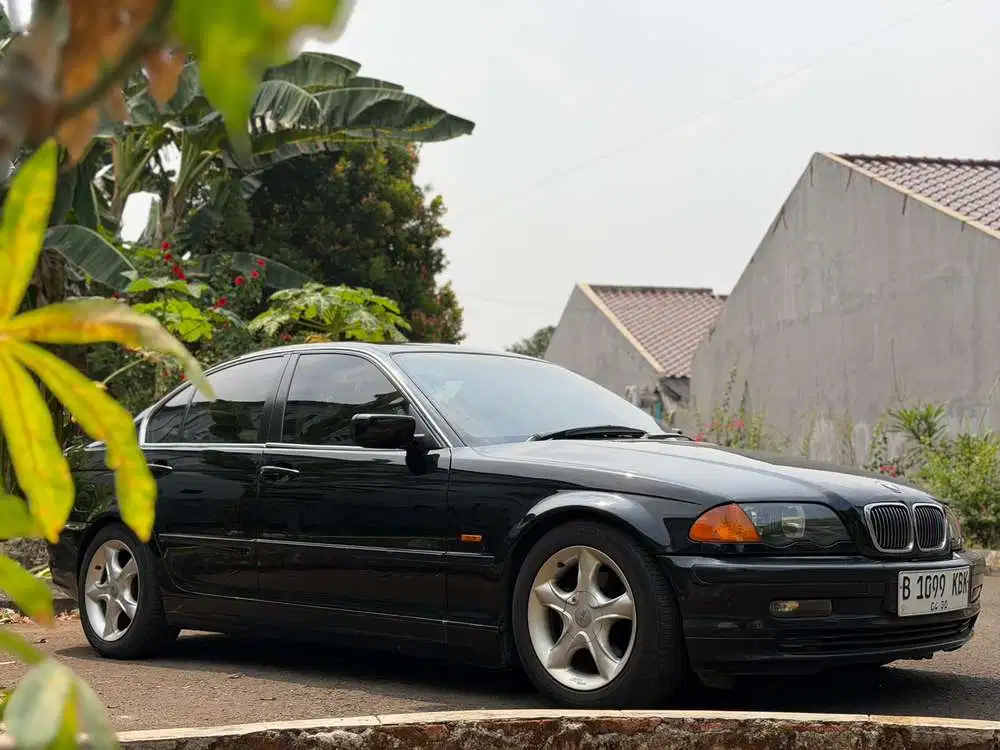 BMW 318i 2000 Bensin