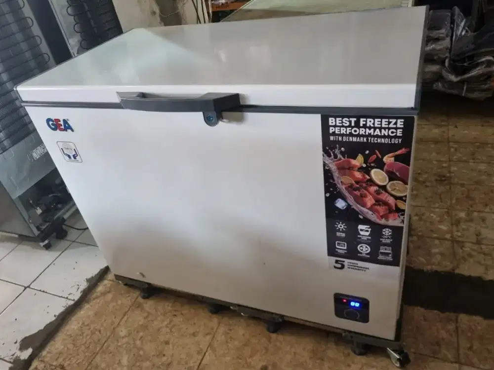 Dijual Freezer GEA AB318 Masih Bergaransi !!