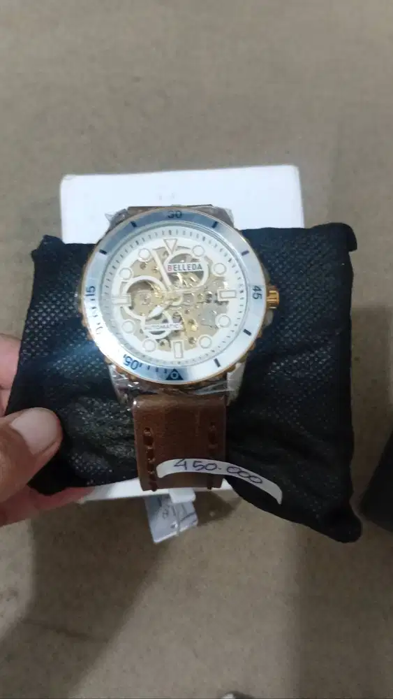 Berbagai model jam tangan pria. Harga 300 sampai 450rb