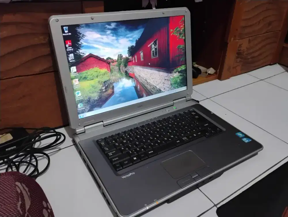 Laptop intel core i5 merk NEC / layar 15,6 inch