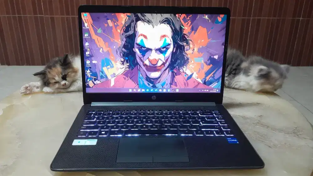 Laptop Hp240 G8 core i5 Ram8GBssd256GB Iris Xe GraphicsBacklightGEN11