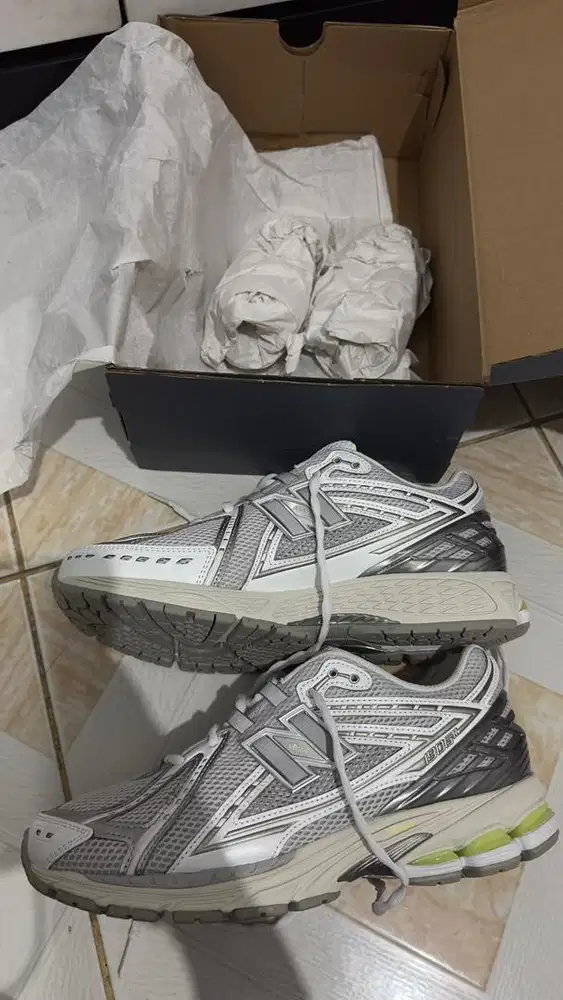 NB 1906r Grey Size 42