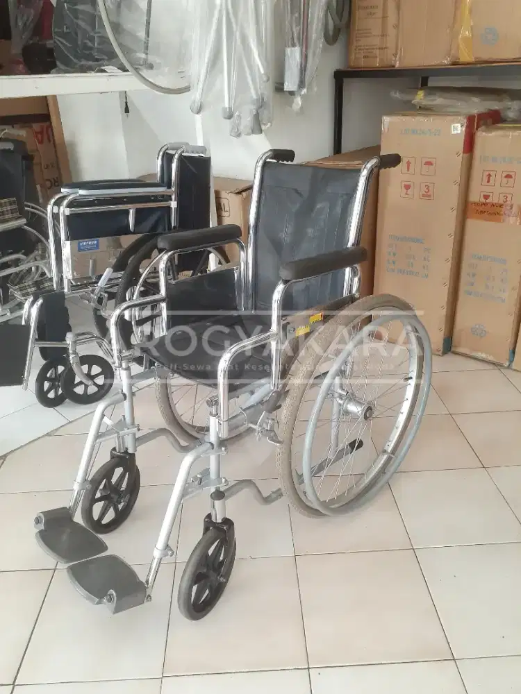 Kursi roda standart bekas