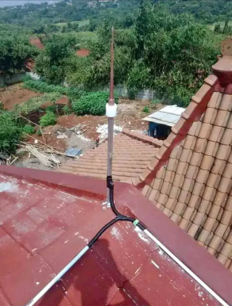 Team Spesialis Pemasangan Anti Petir Alat Keamanan