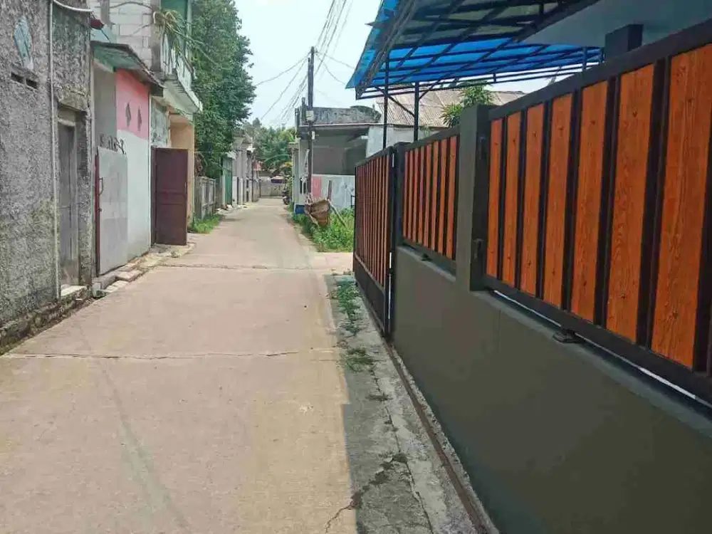 Di jual murah rumah + kontrakan 3 pintu di kec.sawangan Depok.
