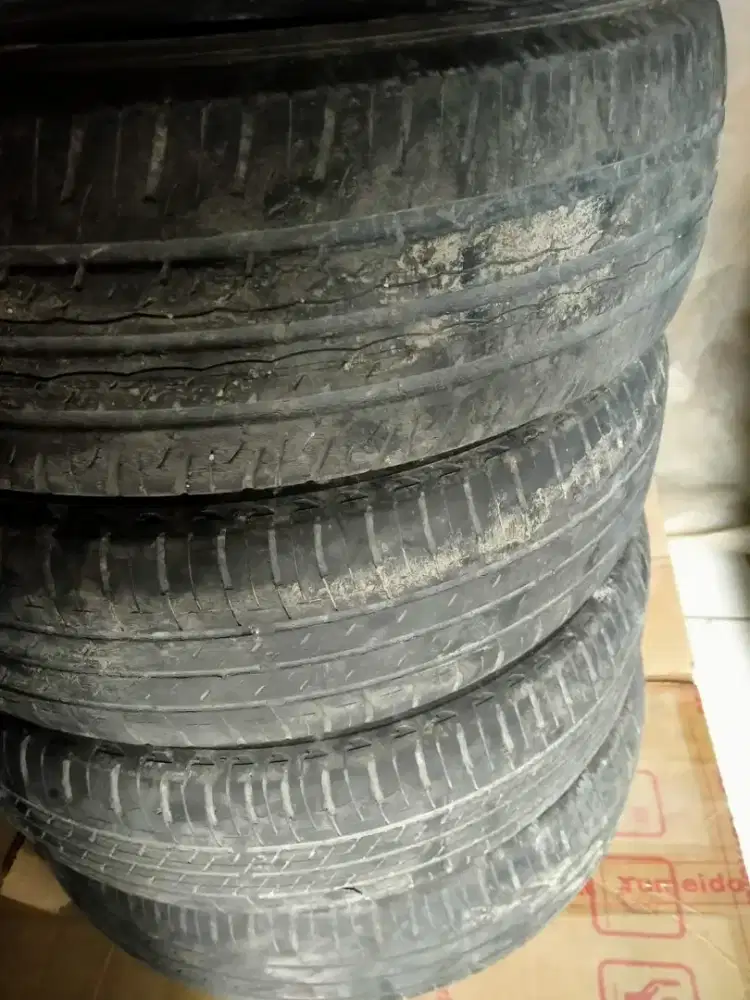 Ban bekas Avanza r14