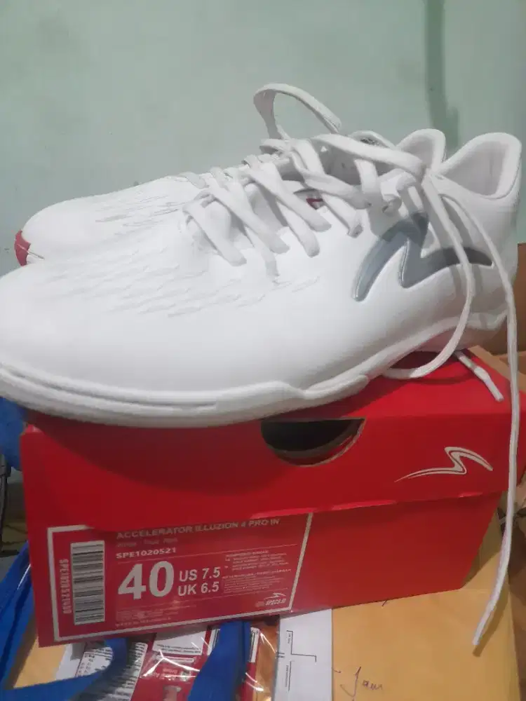Sepatu futsall specs