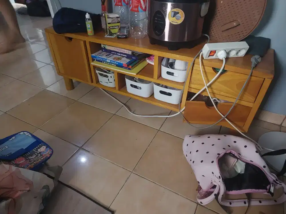 Meja TV Minimalis Kayu