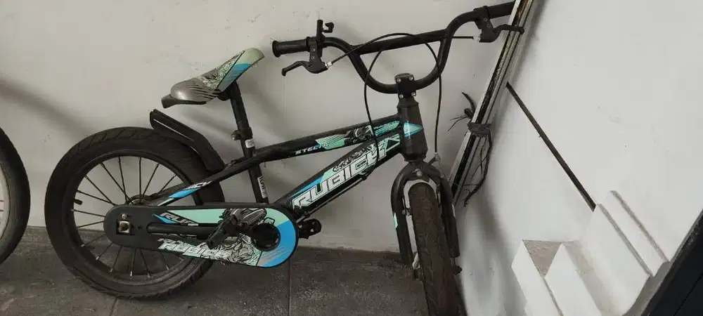 Sepeda anak laki-laki tipe BMX merek Rubick