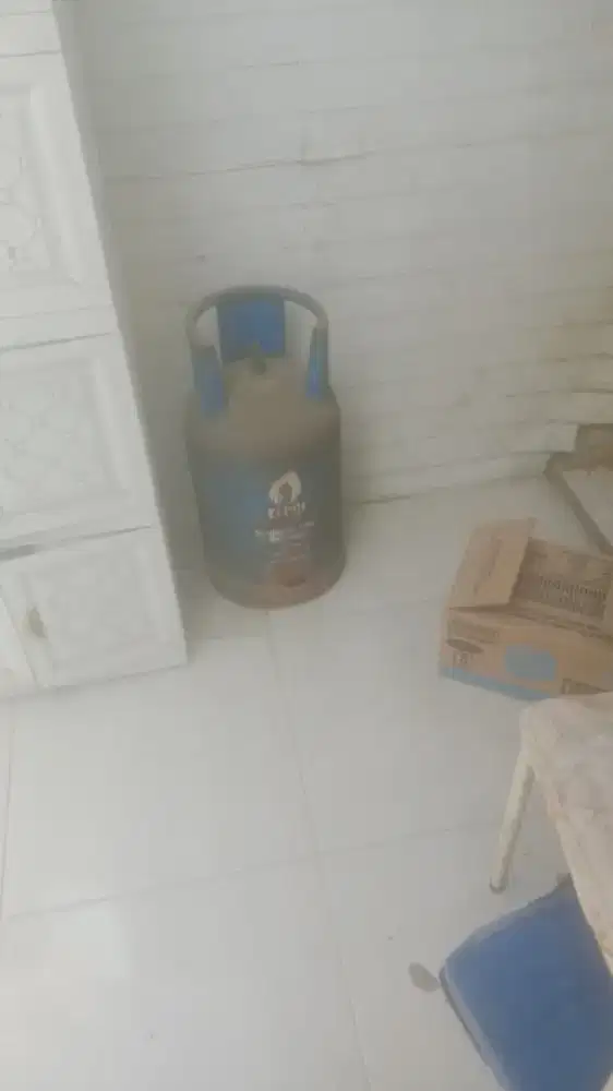 gas 12 kg warna biru