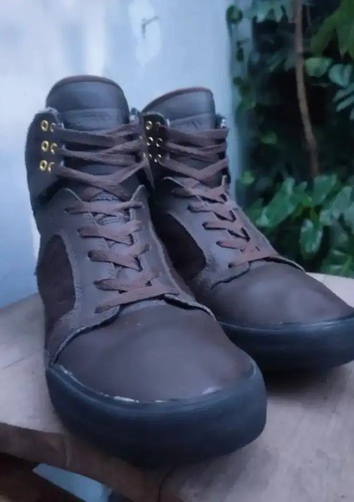 Sepatu akulit Supra43