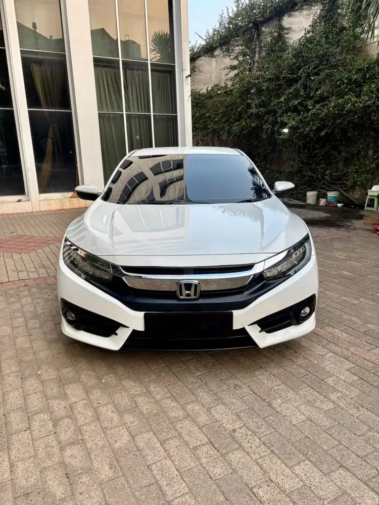 Honda Civic ES (KM 70RB)