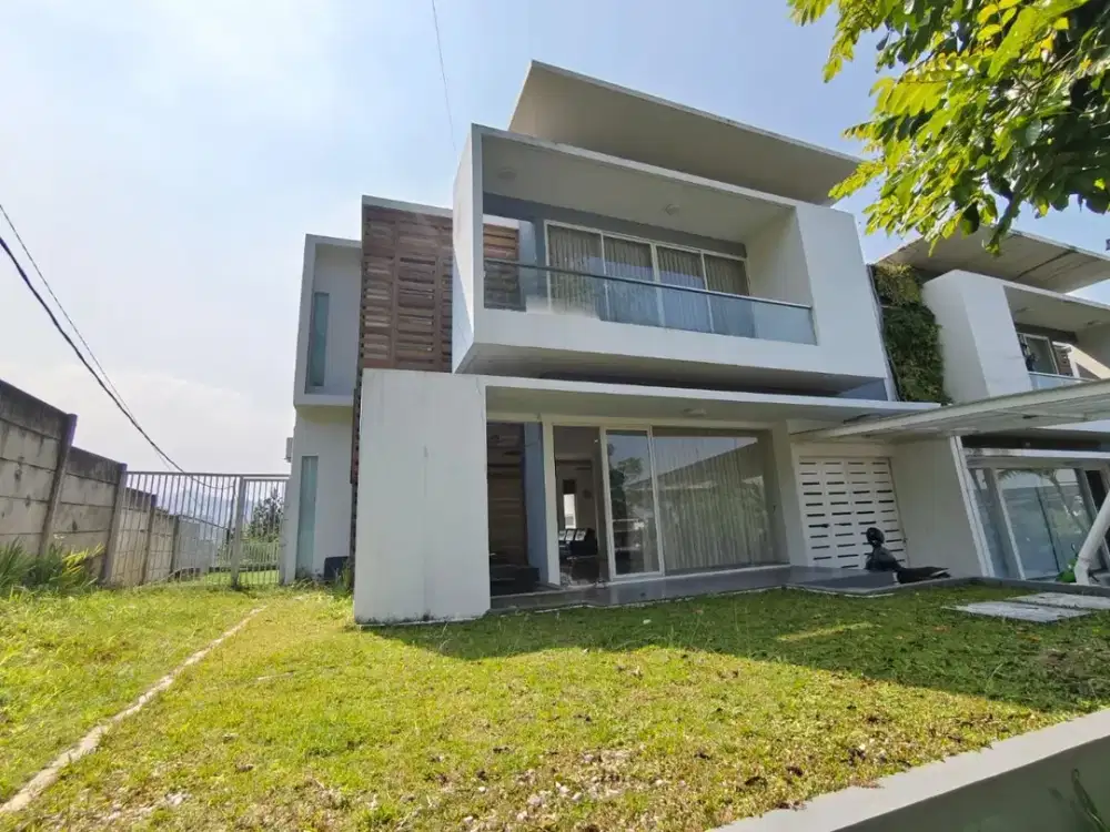 DIJUAL RUMAH MEWAH MODERN 2 LANTAI DI BANDUNG UTARA
