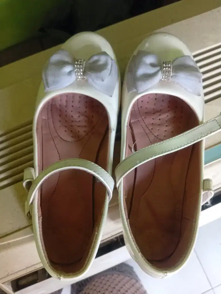 sepatu anak perempuan size 33 merk nevada