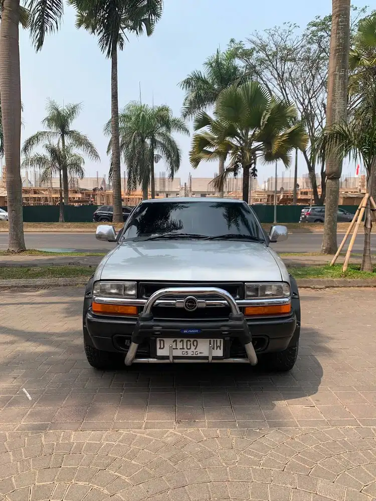 DI JUAL CEPAT OPEL BLAZER MONTERA SOHC TAHUN 2000