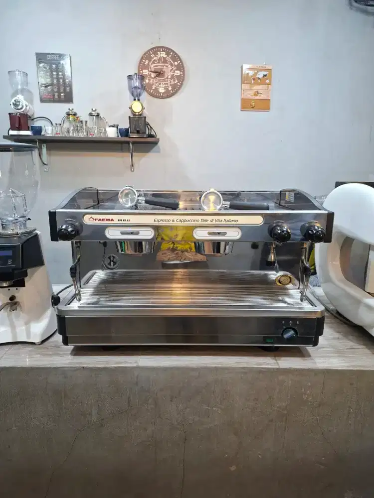 Mesin kopi espresso coffee maker 2 grup R98 RE brand Faema Italia