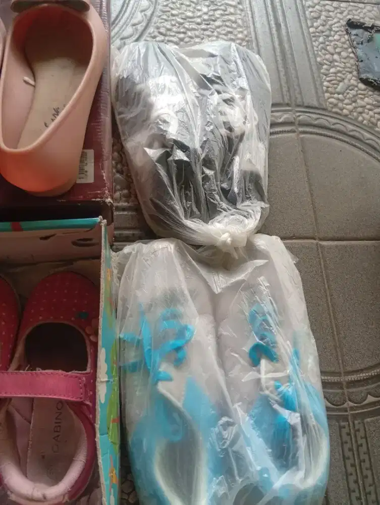 preloved sepatu anak dan wanita