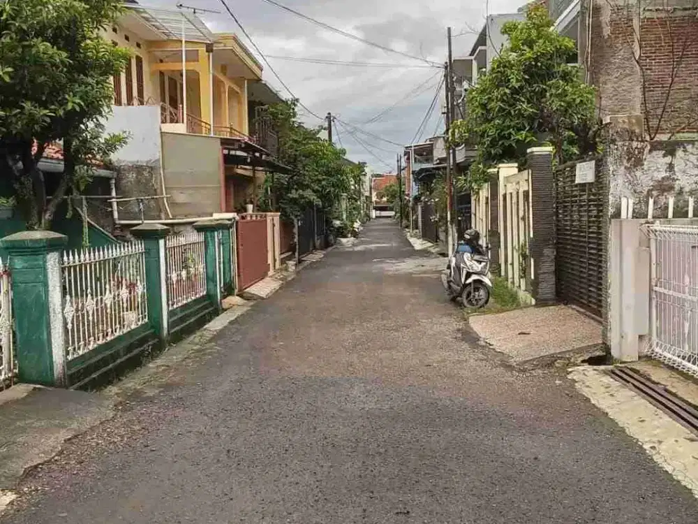 Di jual murah rumah di dalam komplek cipamokolan soekarno hatta