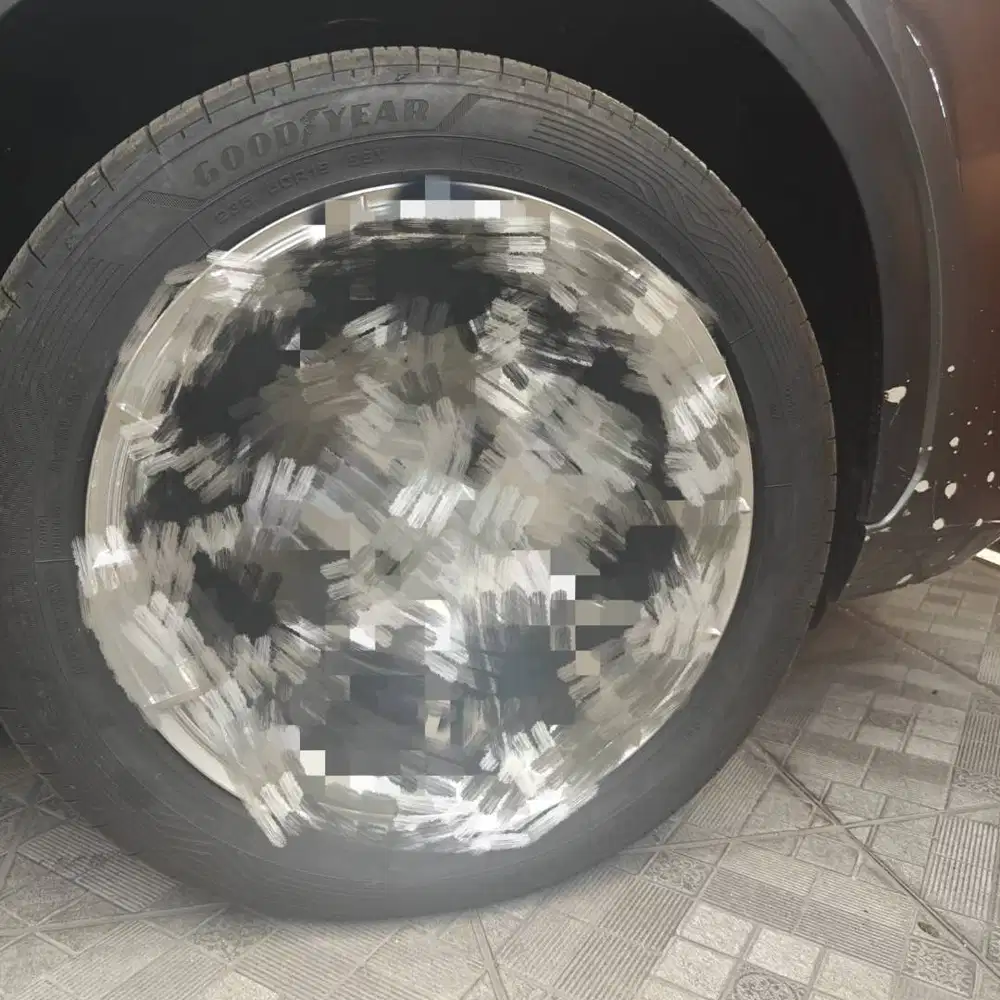 Goodyear Maxguard Assurance 235/50 R19 - Like New