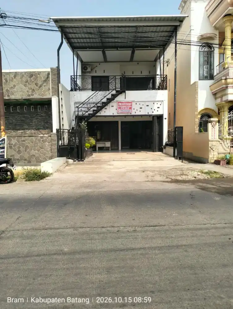 Disewakan segera rumah/ruko 2 lantai pinggir Jalan Raya Jl Yos Sudarso