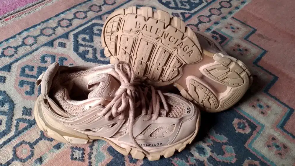 Sepatu Balenciaga Track