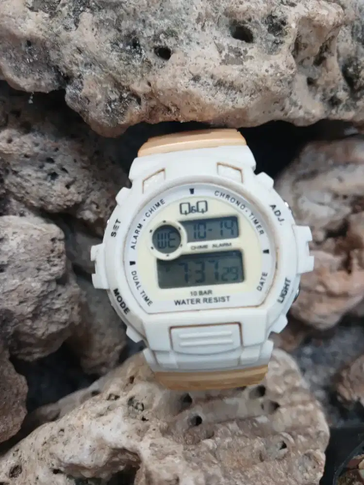 Jam CASIO. Look like Baby G
