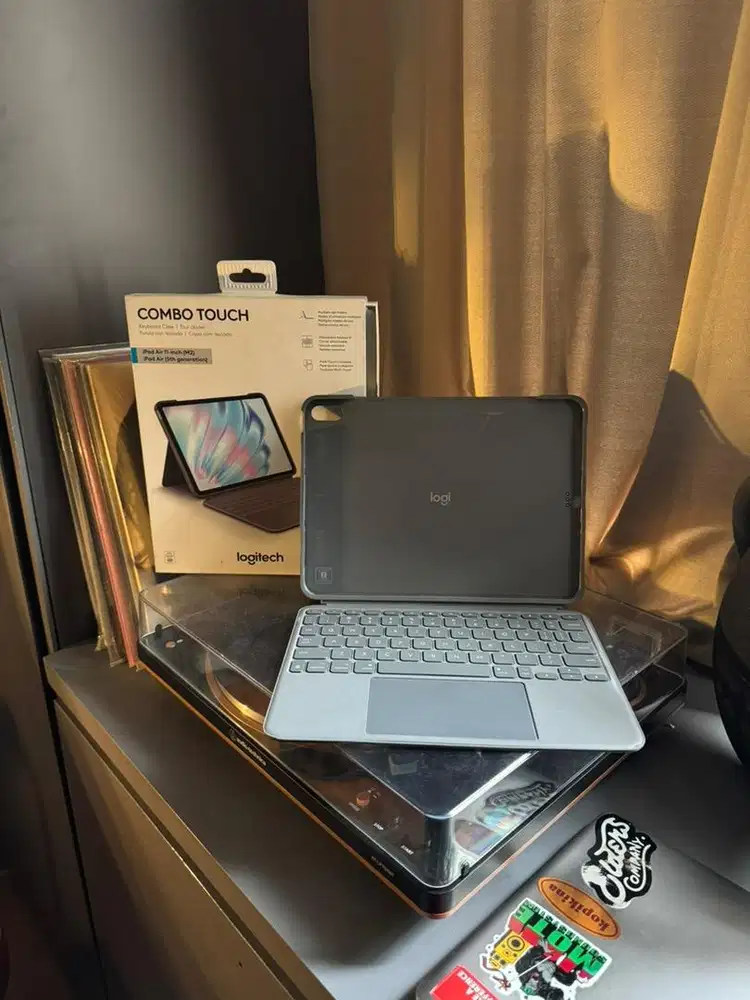 logitech keyboard ipad air 11nch