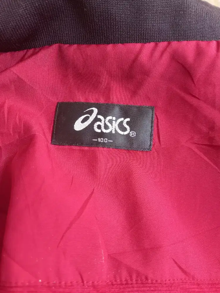 Jaket asic maroon hitam