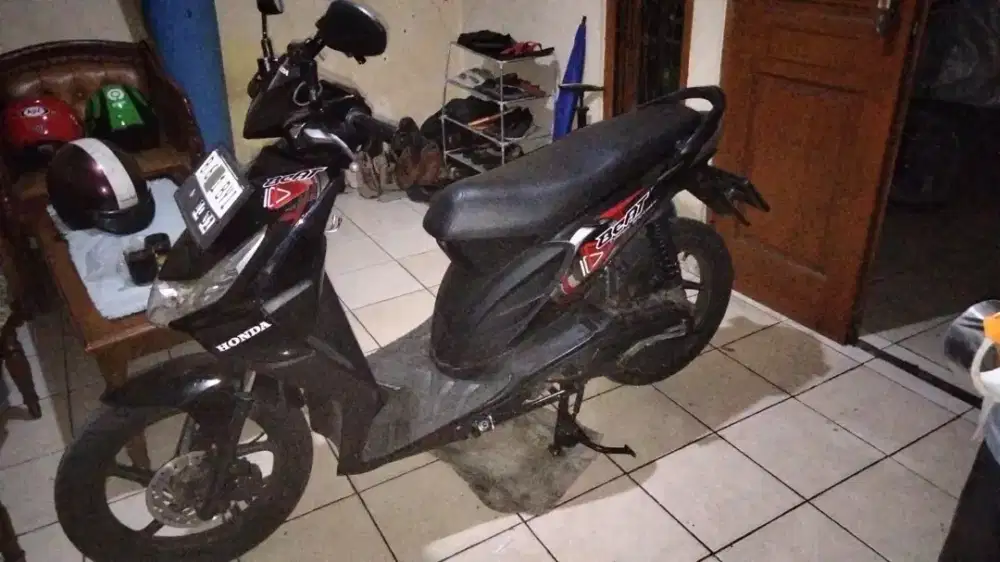 Di jual Honda beat karbu 2009 surat lengkap pajak dan plat panjang.