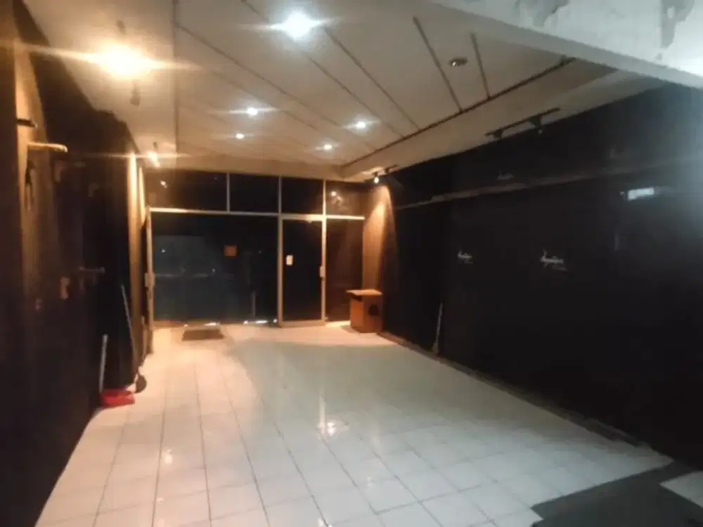 Ruko 4 Lantai Strategis di Kebon Jati Bandung