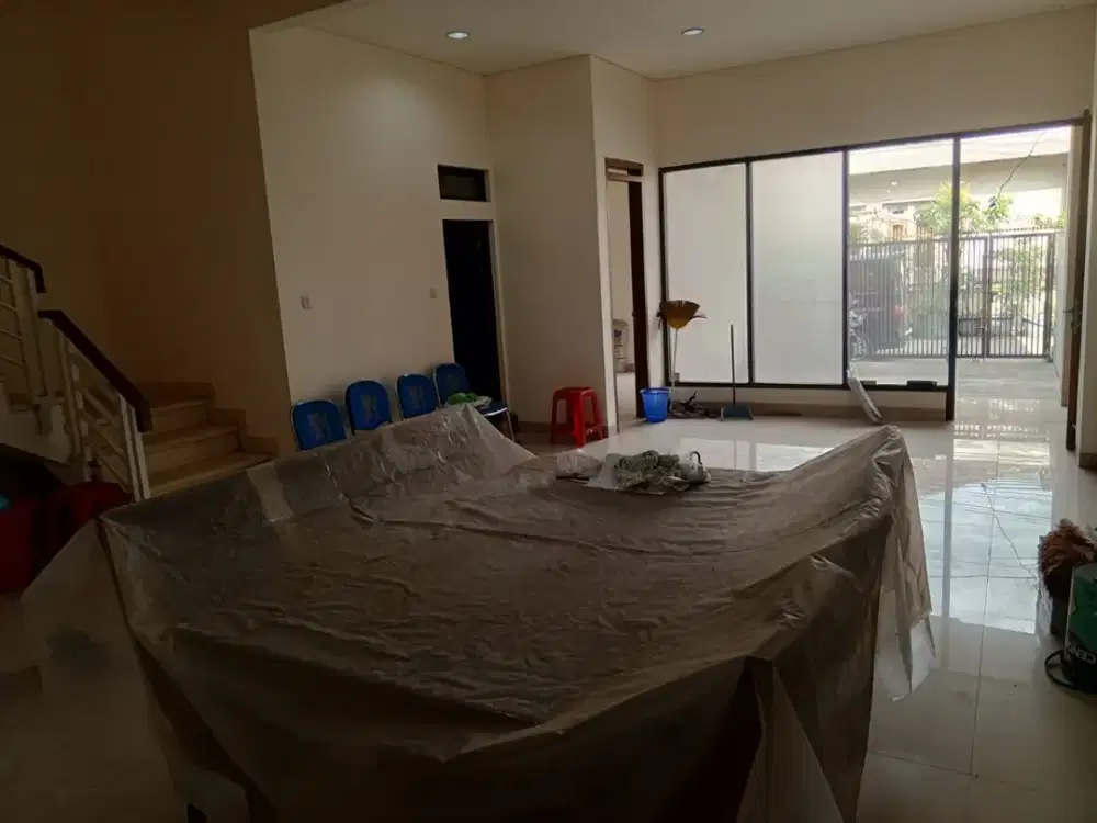 Dijual Rumah 2,5 Lantai Nyaman Siap Huni Minimalis Lokasi Strategis di Taman Holis Indah 1 Bandung