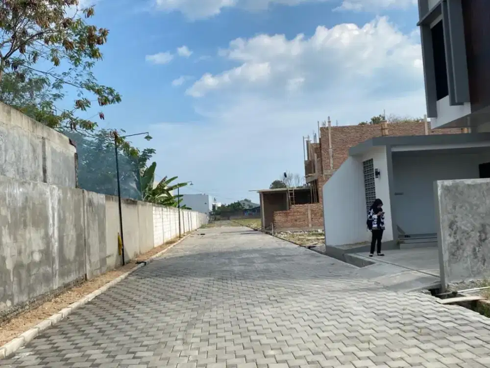 RUMAH MEWAH DAN ASRI LOKASI STRATEGIS SOLO BARU