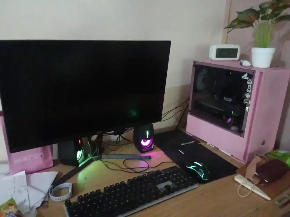 Pc dan monitor rayzen 5 5600 vga sapphier rx 580