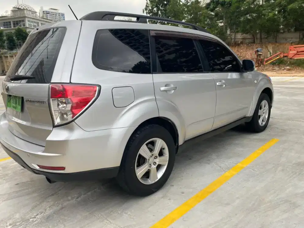 Di jual cepat subaru forrester tahun 2012 automatic.