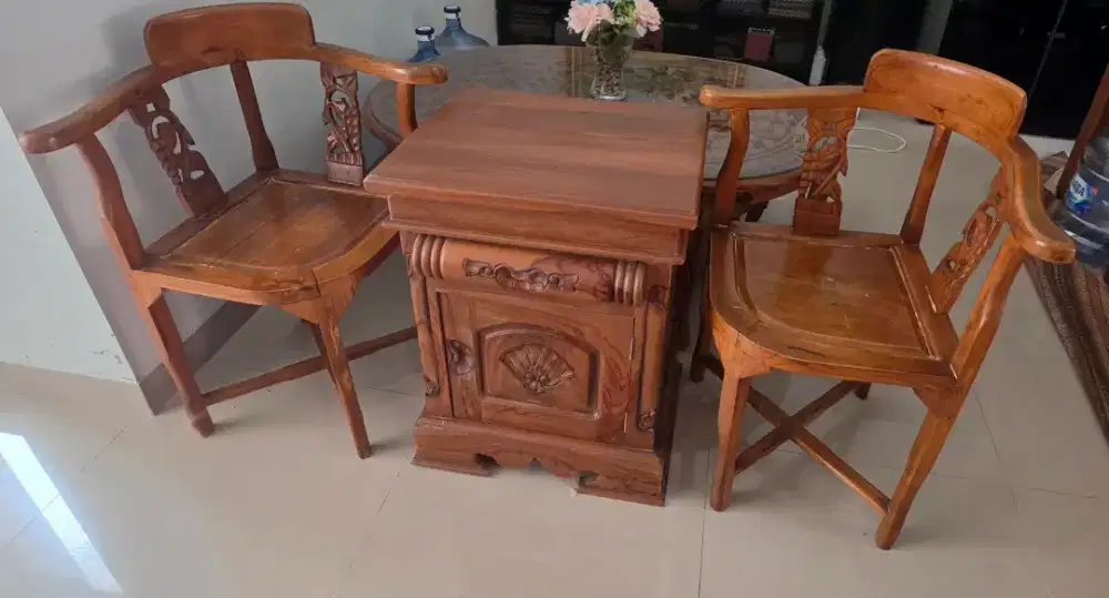 satu set kursi teras kayu jati +  meja lemarinya kayu jati tua,