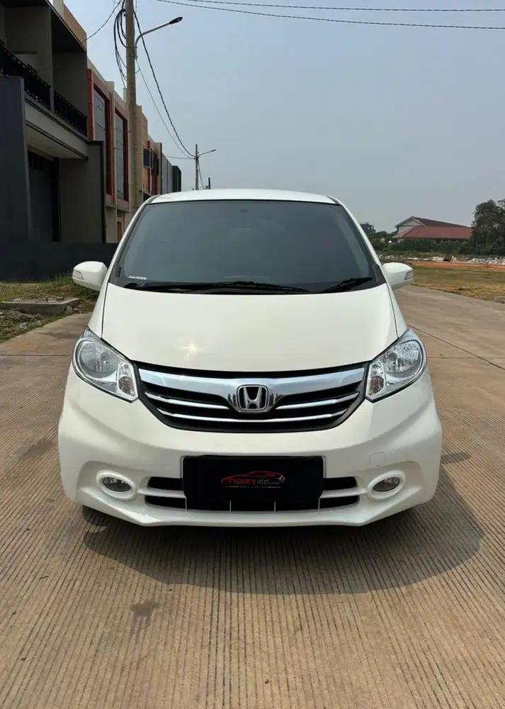 Honda Freed 1.5 SD 2015 Automatic ( Putih Metalik )