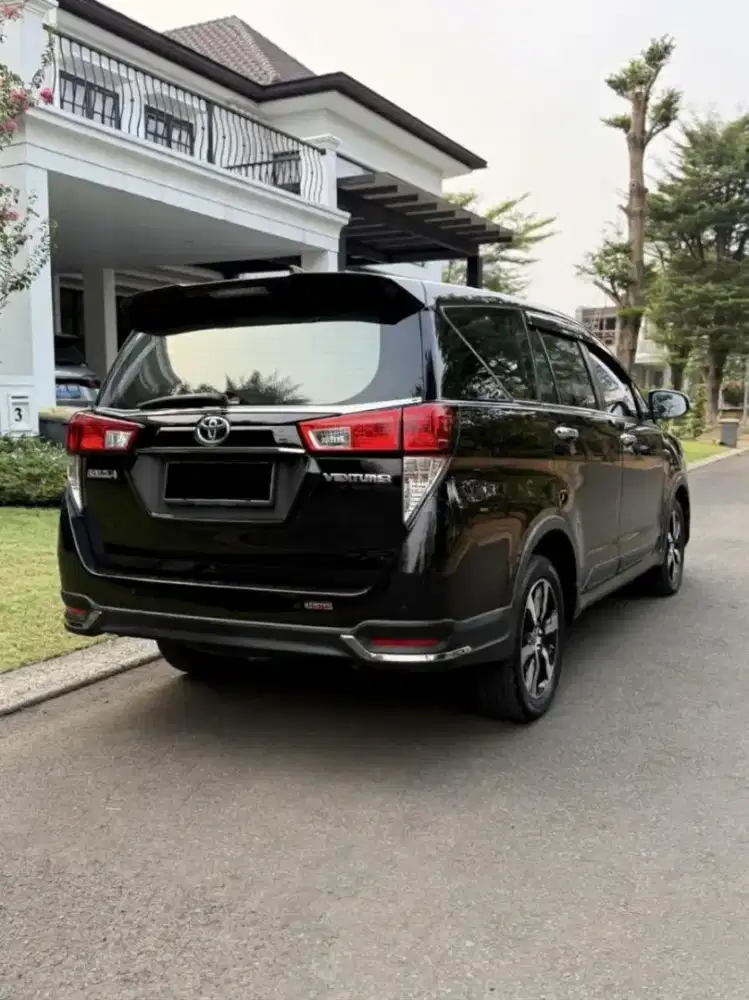 Toyota Kijang Innova Tipe Venturer Tertinggi Last Edition 2022 Hitam