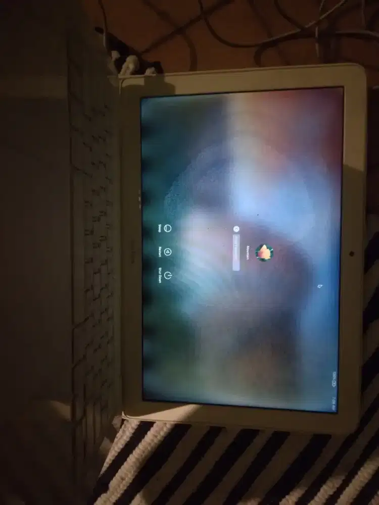Macbook apple laptop