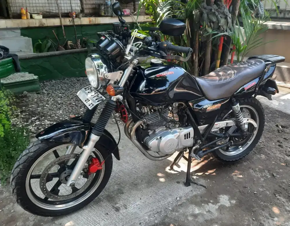 Dijual motor suzuki tunder thn 2001