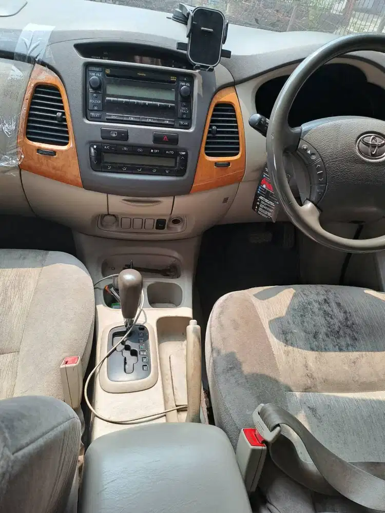 Mobil bekas pemakyan pabrik,