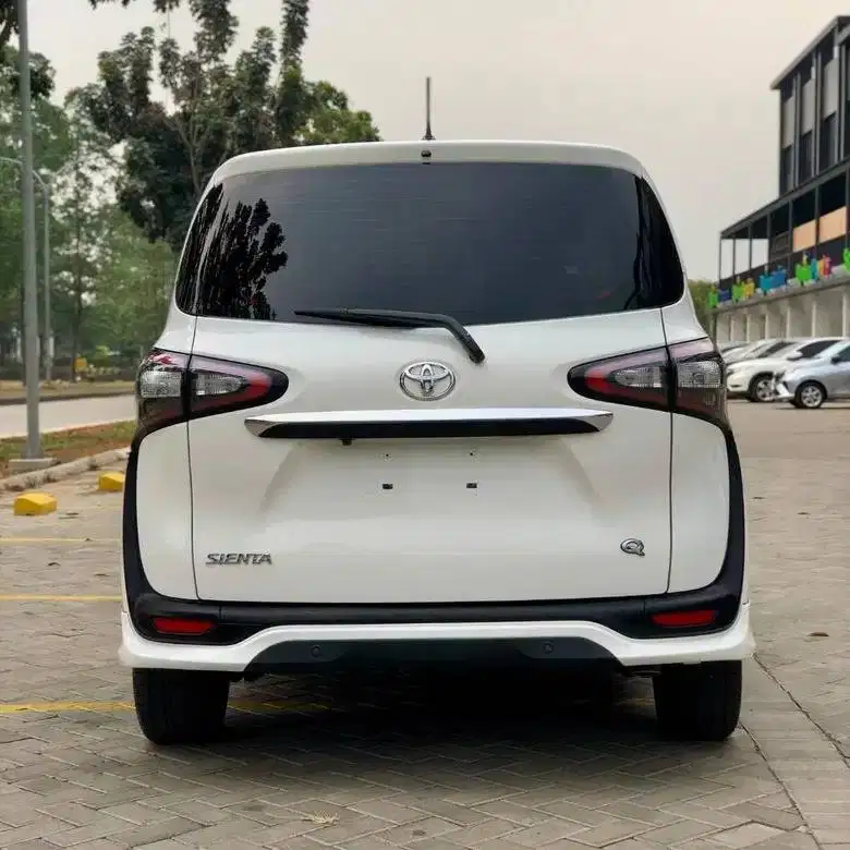 Toyota Sienta 1.5 Q AT Tahun 2017 - Tdp 25jt