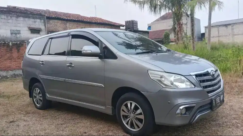 toyota kijang innova (2014)