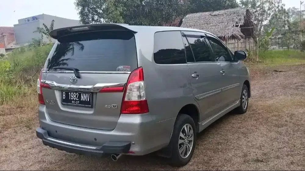 toyota kijang innova (2014)