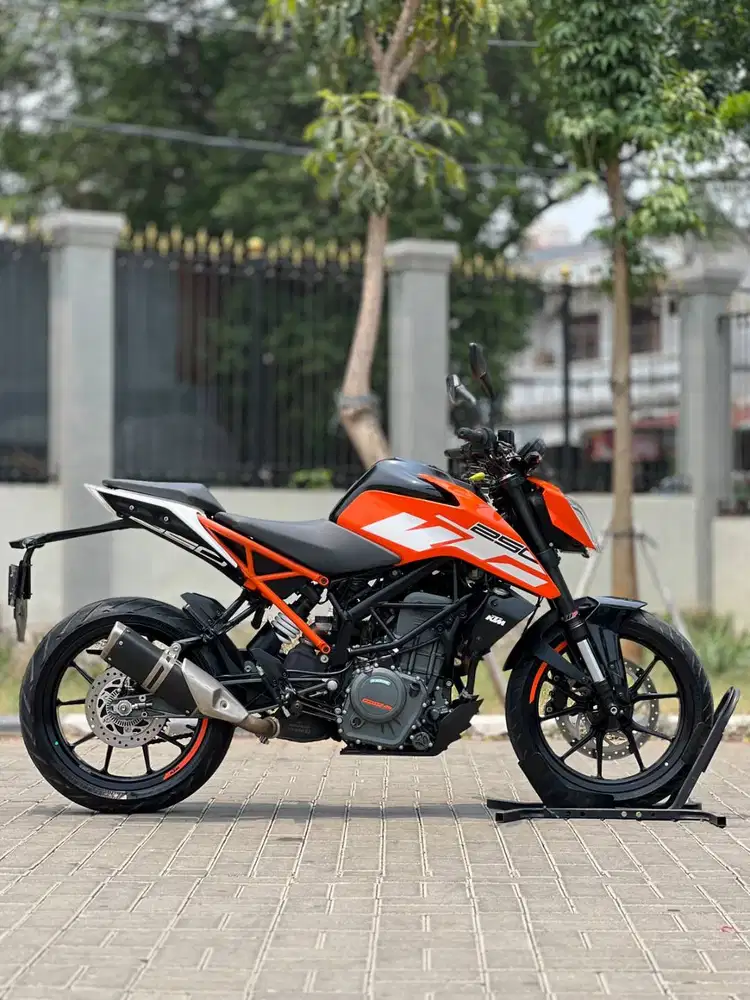 KTM DUKE 250 ABS ORANGE 2017 KM 2K PAJAK PANJANG SUPER MULUS