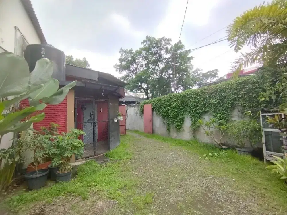 Rumah hitung tanah di mainroad cihampelas Bandung