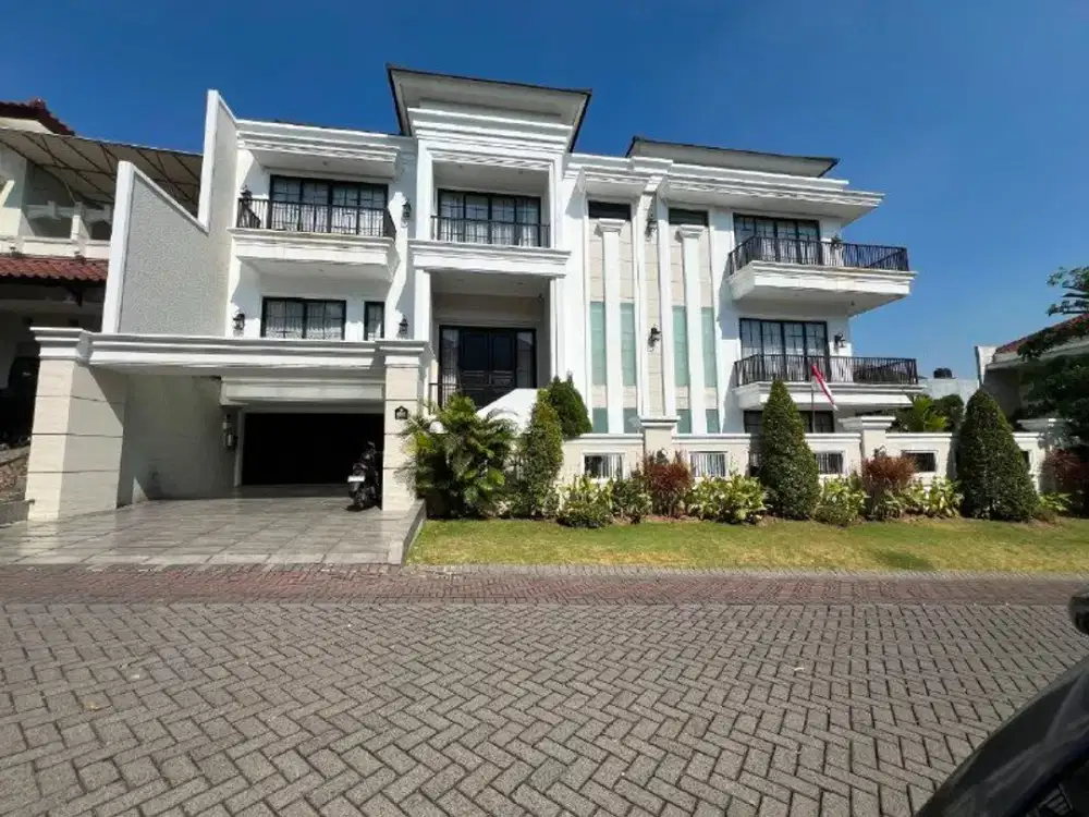 Rumah 2 Lantai Bagus Semi Furnish SHM di Citraland Taman Golf