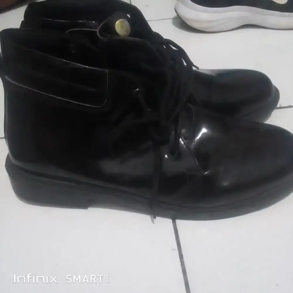 Sepatu safety baru