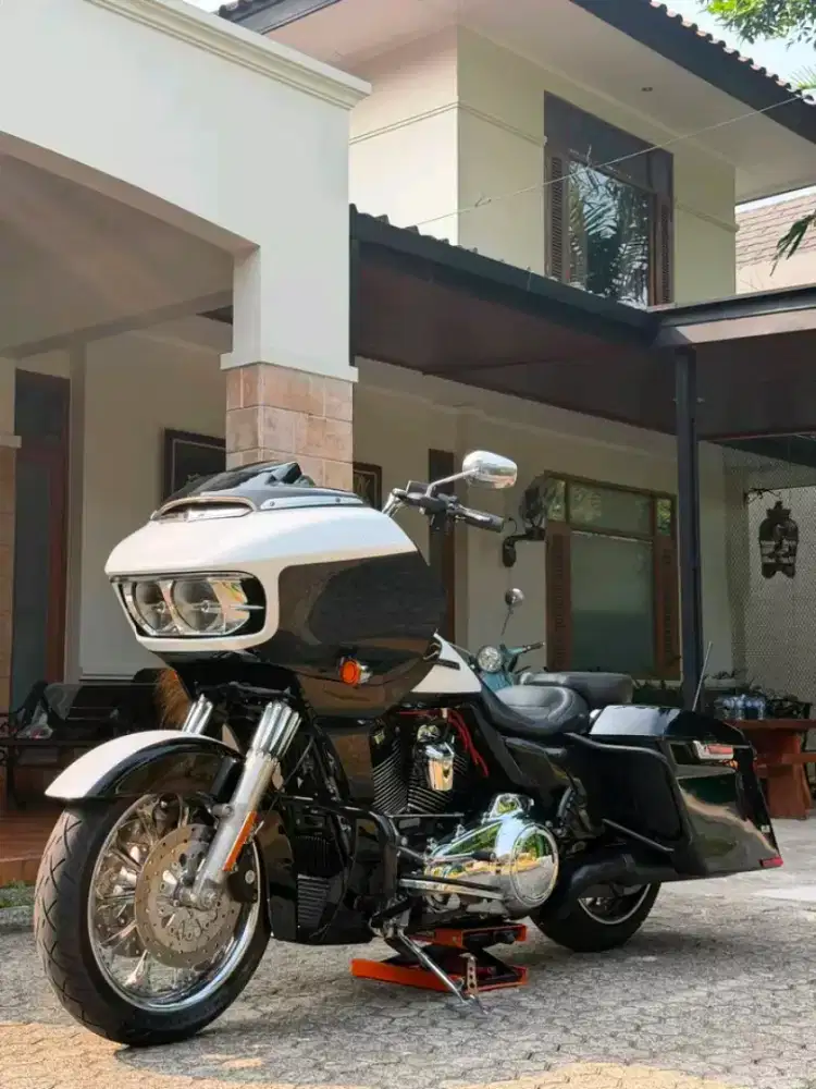 Harley Davidson road glide special m8 114